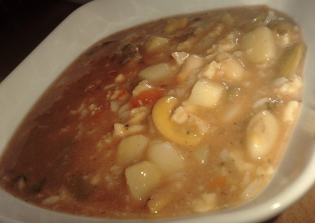 Fotografia przedstawiająca Zupa pomidorowo-fasolkowa
