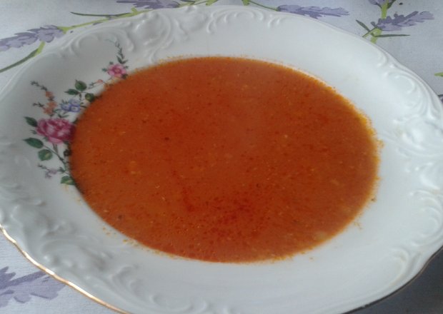 Fotografia przedstawiająca Zupa pomidorowo - marchewkowa