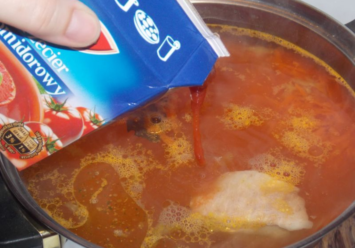Zupa pomidorowo ogórkowa foto