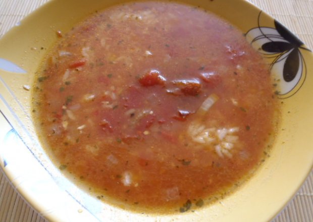 Fotografia przedstawiająca Zupa pomidorowo - paprykowa z ryżem
