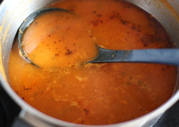 Fotografia przedstawiająca Zupa pomidorowo -paprykowa