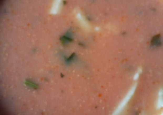 Fotografia przedstawiająca Zupa pomidorowo- serowa