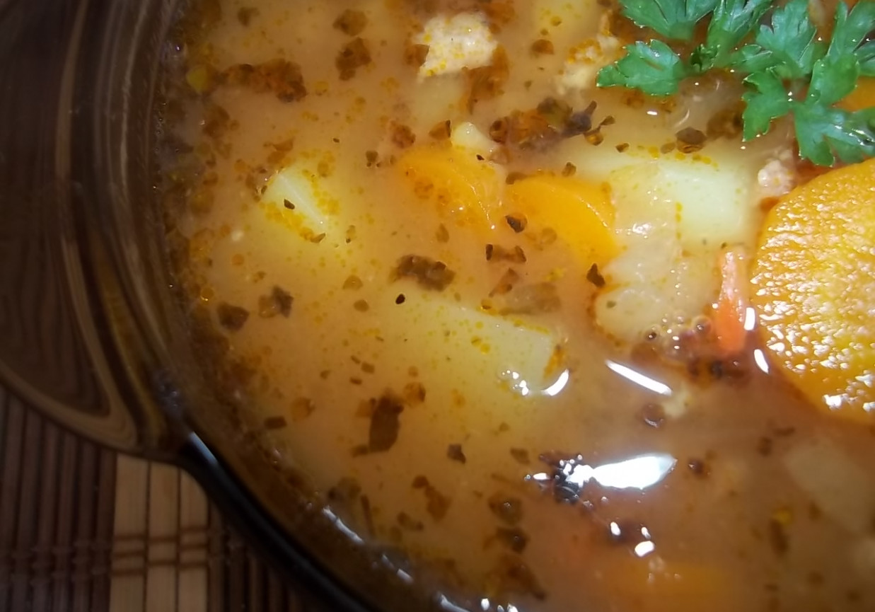 Zupa pomidorowo-grochowa z mięsem mielonym foto