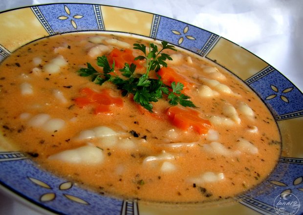 Fotografia przedstawiająca Zupa pomidorowo-serowa