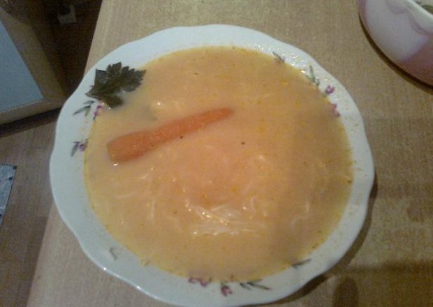 Fotografia przedstawiająca Zupa pomodorowa z makaronem