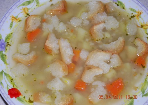 Fotografia przedstawiająca zupa porowa na rosole