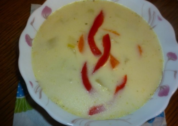 Fotografia przedstawiająca zupa porowa z gałką muszkatałową