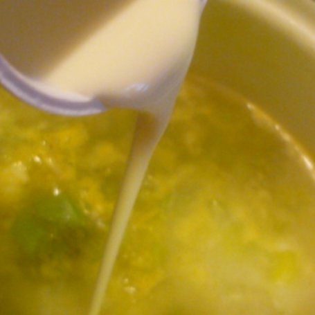 Krok 6 - zupa porowa z gałką muszkatałową foto