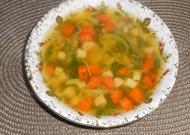 Fotografia przedstawiająca Zupa porowa z kaszą jaglaną