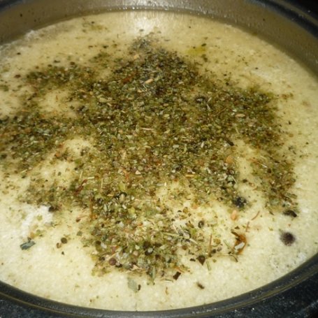 Krok 7 - Zupa porowa z klopsikami nadziewanymi serem żółtym foto