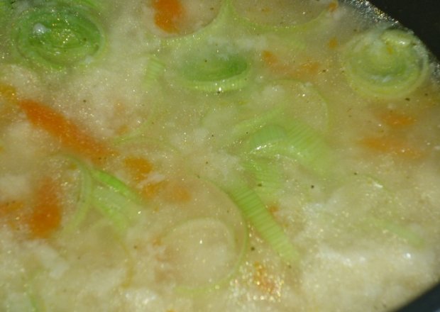 Fotografia przedstawiająca Zupa porowa z kluseczkami