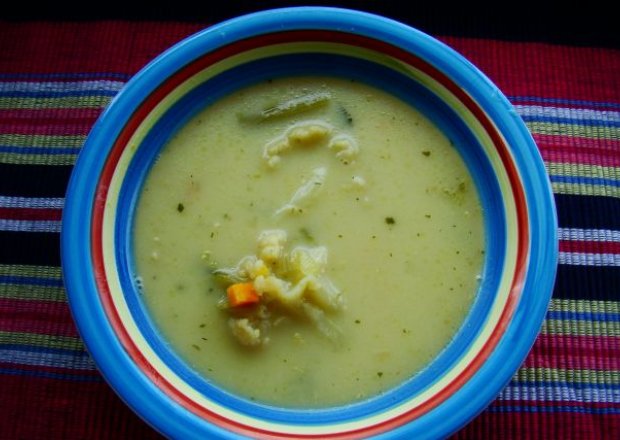 Fotografia przedstawiająca Zupa porowo-kalafiorowa