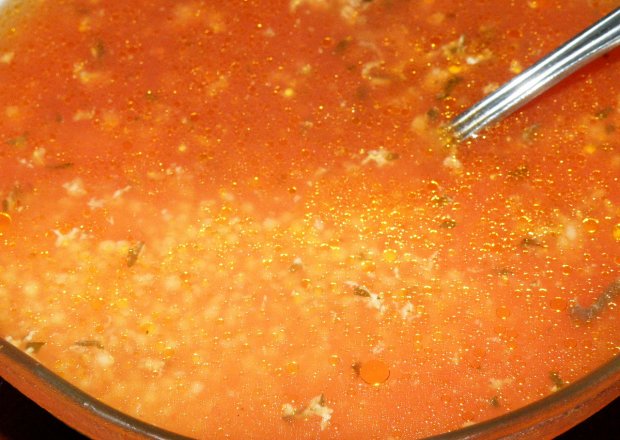 Fotografia przedstawiająca Zupa potrójnie pomidorowa z kuskusem