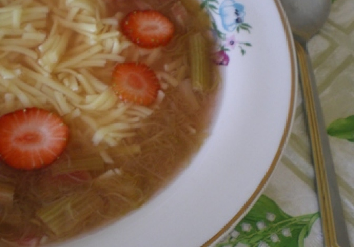 Zupa rabarbarowa z makaronem foto