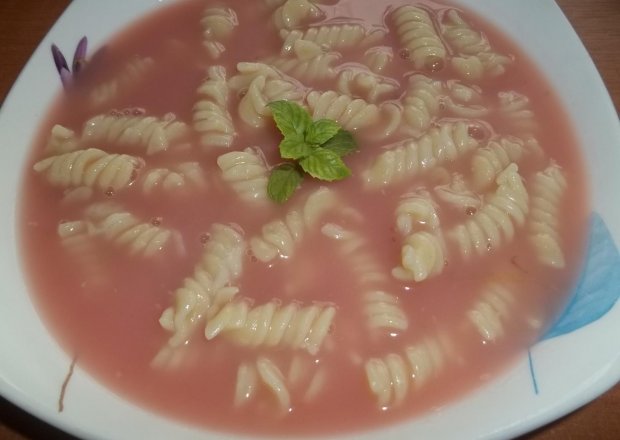 Fotografia przedstawiająca Zupa rabarbarowo - truskawkowa
