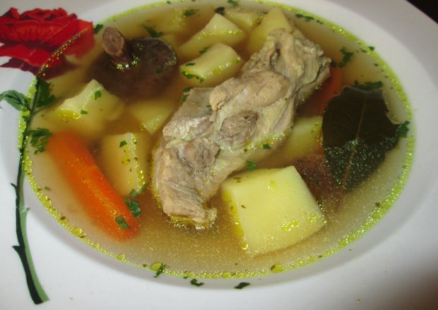 Fotografia przedstawiająca Zupa rozgrzewająca na mięsie