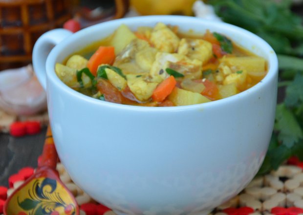 Fotografia przedstawiająca Zupa rybna curry z imbirem
