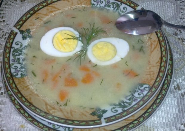 Fotografia przedstawiająca Zupa Rybna z Warzywami i Jajkiem