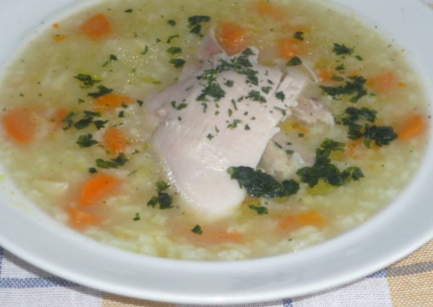 Fotografia przedstawiająca Zupa ryżowa na kurczaku