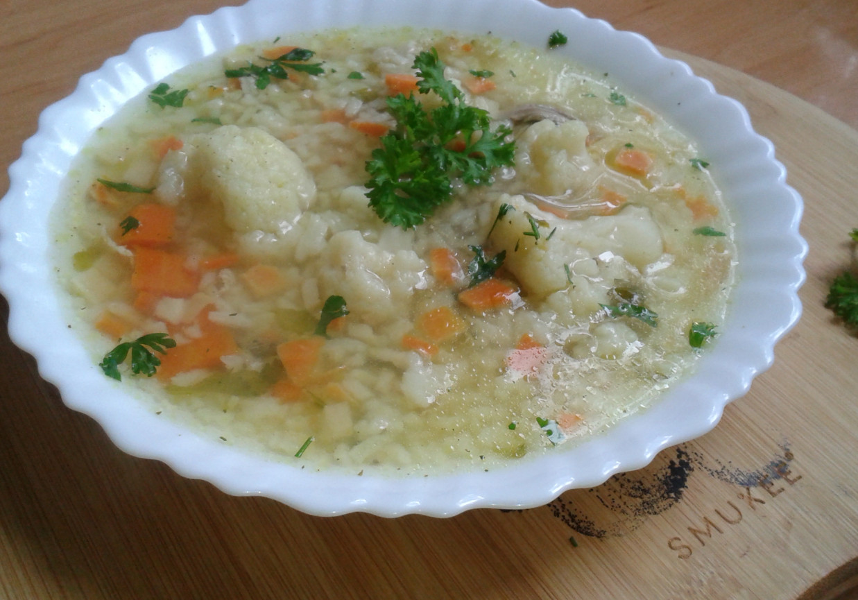 Zupa ryżowa na rosole z kalafiorem foto