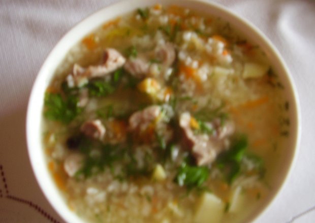 Fotografia przedstawiająca Zupa ryżowa na żołądkach drobiowych