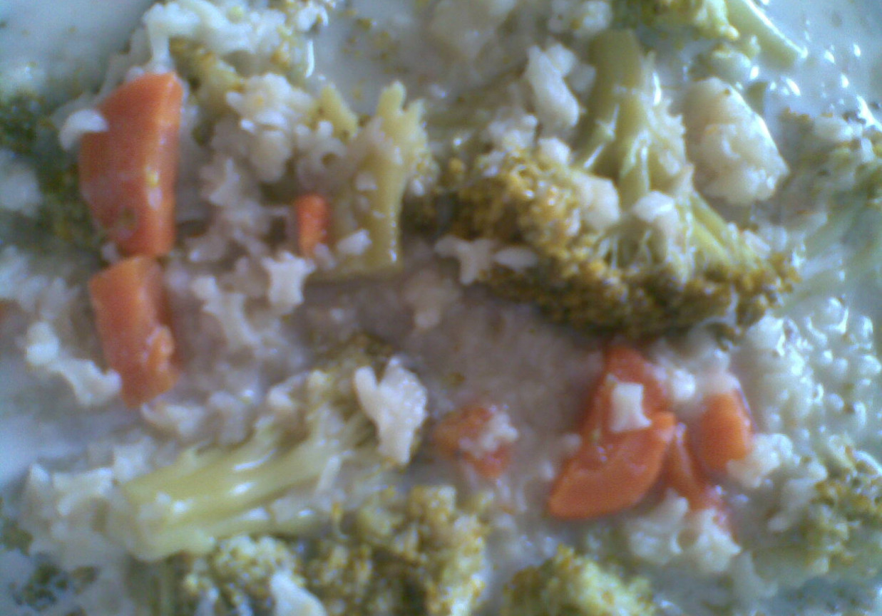 zupa ryżowa z brokułami foto