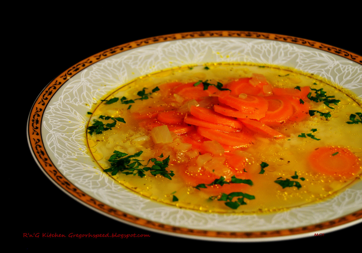 Zupa ryżowa z marchewką foto