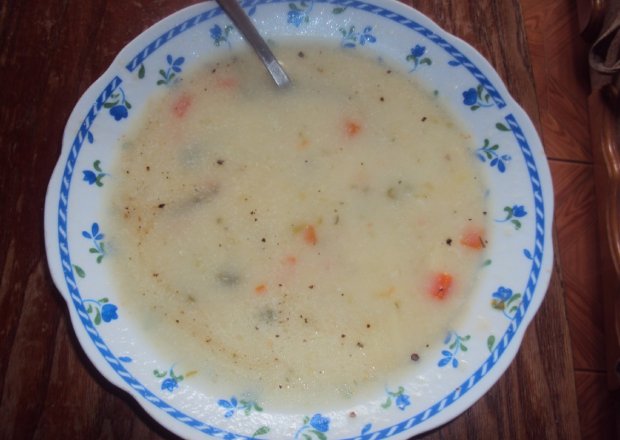 Fotografia przedstawiająca zupa ryżowo-warzywna
