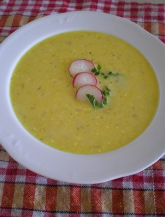 Fotografia przedstawiająca Zupa rzodkiewkowo-serowa