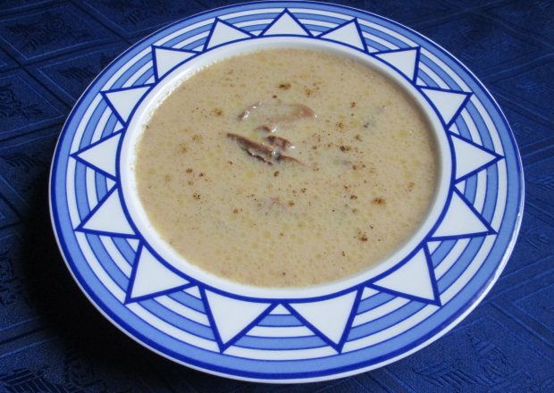 Fotografia przedstawiająca Zupa selerowa z grzybami