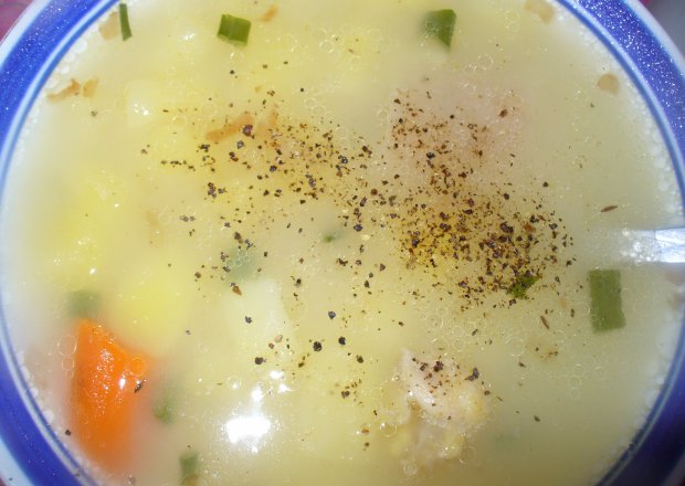 Fotografia przedstawiająca Zupa selerowa z ziemniakami