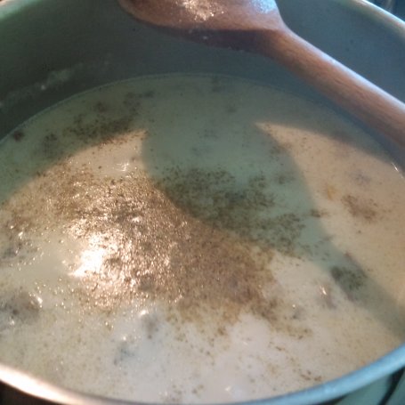 Krok 5 - Zupa serowa z boczkiem i pieczarkami foto