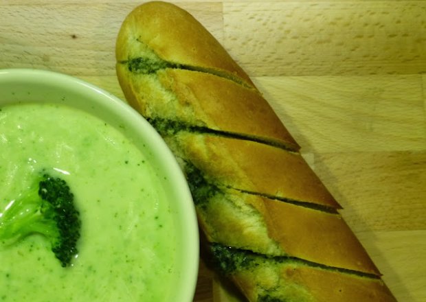 Fotografia przedstawiająca Zupa serowa z brokułami