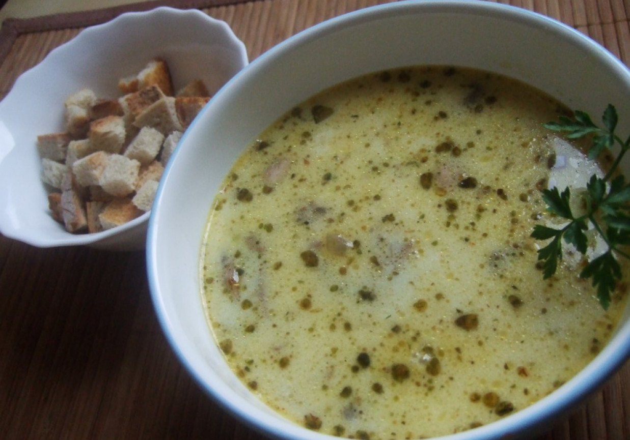 Zupa serowa z grzankami i pieczarkami foto