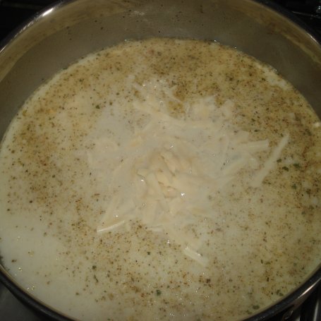 Krok 9 - Zupa serowa z grzankami lub koperkiem foto