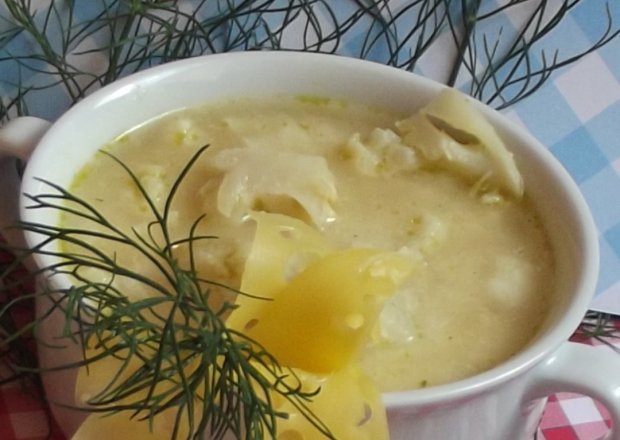 Fotografia przedstawiająca Zupa serowa z kalafiorem