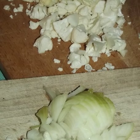 Krok 2 - Zupa serowa z kalafiorem foto