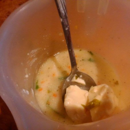 Krok 6 - Zupa serowa z klopsikami  foto