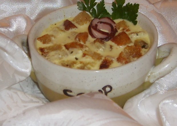 Fotografia przedstawiająca Zupa serowa z winem