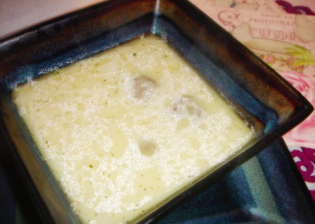 Fotografia przedstawiająca Zupa serowa z wołowymi pulpecikami