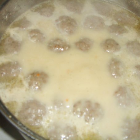 Krok 4 - Zupa serowa z wołowymi pulpecikami foto