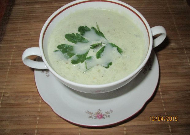 Fotografia przedstawiająca Zupa serowa ze szparagami