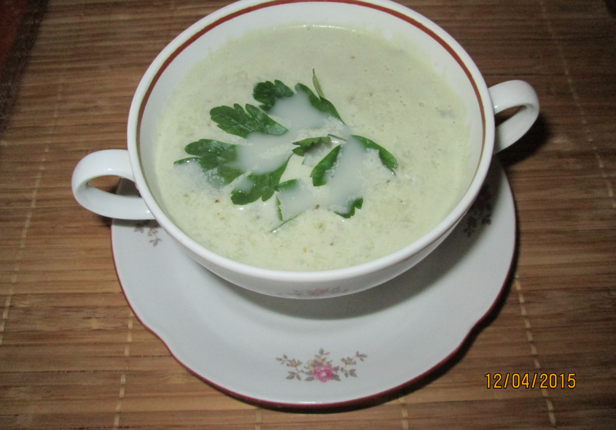 Zupa serowa ze szparagami foto