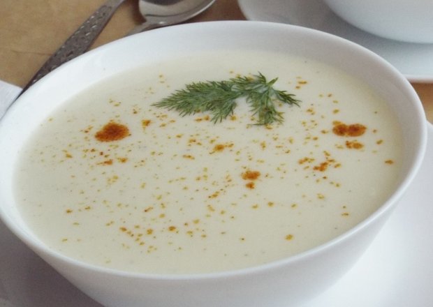 Fotografia przedstawiająca Zupa serowo-cebulowa