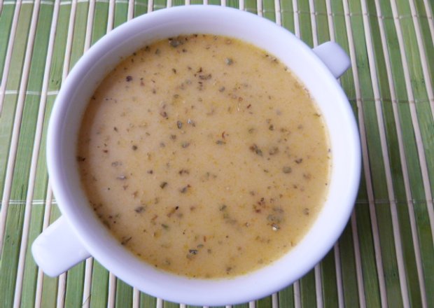 Fotografia przedstawiająca Zupa serowo cebulowa