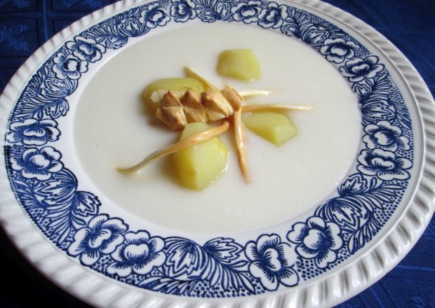 Fotografia przedstawiająca Zupa serula z oscypkiem