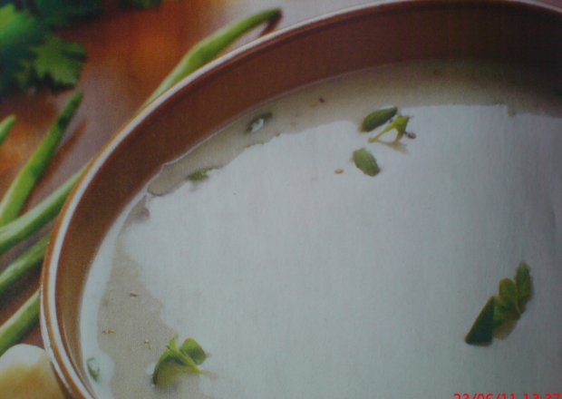 Fotografia przedstawiająca zupa śmietanowa z wędzoną ryba