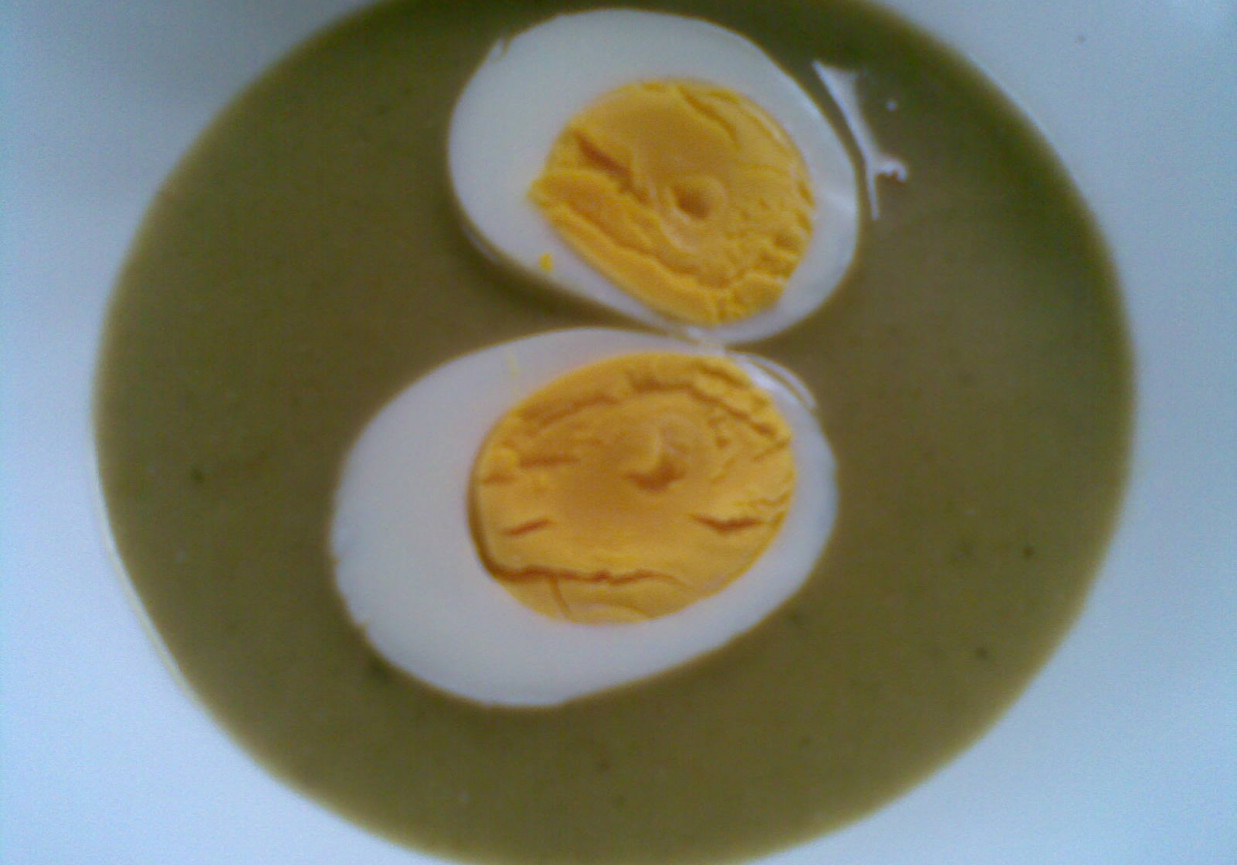 zupa szczawiowa na rosole drobiowym z jajkiem foto