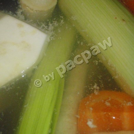 Krok 2 - Zupa szczawiowa na rosole drobiowym foto