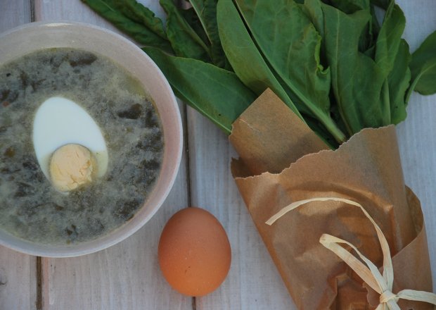 Fotografia przedstawiająca Zupa szczawiowa z jajkiem